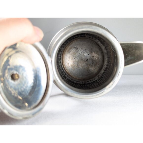 1930s Hammered Pewter lidded jug, vintage metal decorative arts and crafts hot - Picture 7 of 10